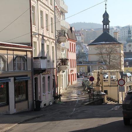 Karlovy Vary Zamecky Vrch Apartment ภายนอก รูปภาพ